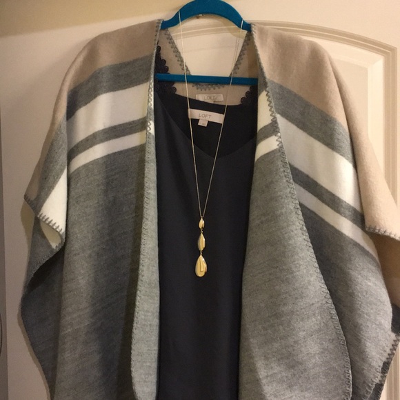 LOFT Sweaters - LOFT M/L poncho